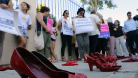 Güney Kıbrıs'ta kadın dernekleri sokağa indi