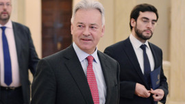 Rumları veto eden İngiliz bakan istifa etti