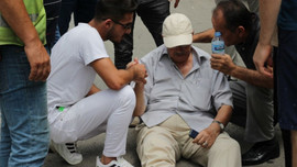 Yaşlı adama çarptı, kartvizitini bırakıp gitti
