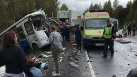 Rusya’da yolcu otobüsü tırla çarpıştı