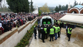 'Sahte peygamber'in cenazesine akın!