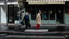 Fransa'da Kovid-19 tedbirleri gevşetiliyor