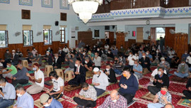 Bayram namazı sosyal mesafe ile kılındı