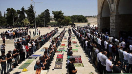 Filistin'de cuma namazları yeniden askıya alındı