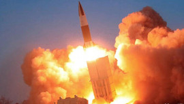 Kuzey Kore yeni balistik füzesini gösterdi