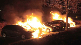 Lapta'da iki araç gece saatlerinde ateşe verildi