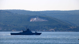 Rus askeri gemileri peş peşe Boğaz'dan geçti