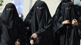 Suudi Arabistan'da çarşaf zorunluluğu esniyor