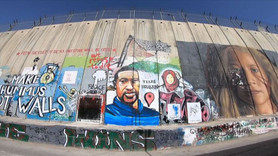 Floyd'un resmi Batı Şeria'daki Ayrım Duvarı'nda