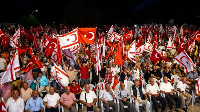 Yavuz Çıkarma Plajı'nda 10. kez şafak nöbeti tutuldu