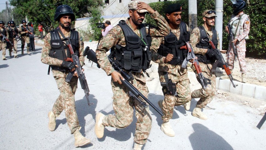 Pakistan'da iki saldırıda 10 asker hayatını kaybetti