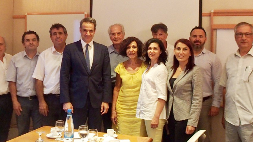 Yunanistan Başbakanı Miçotakis, Kıbrıslı Türklerle görüştü