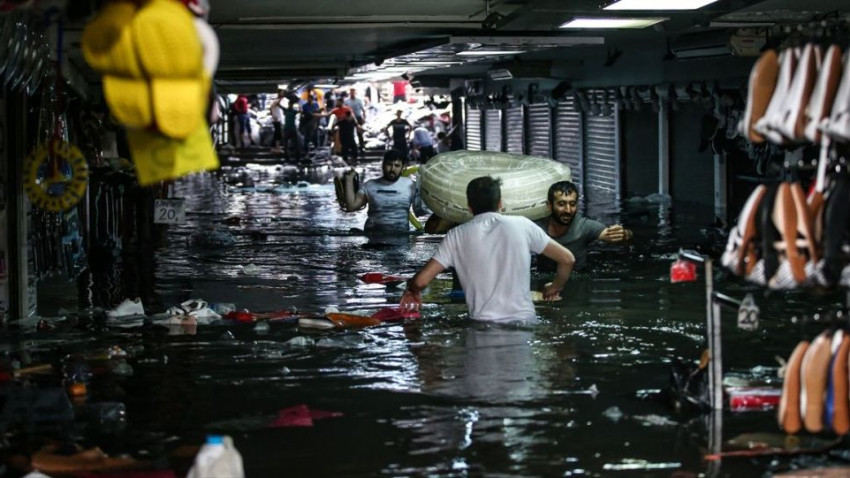 İstanbul yağışa teslim, 1 kişi yaşamını yitirdi