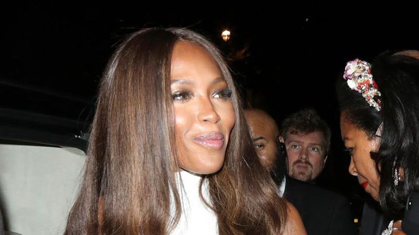 Naomi Campbell'dan anlamlı protesto