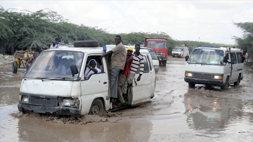 Somali'de sel felaketi 182 bin kişiyi yerinden etti