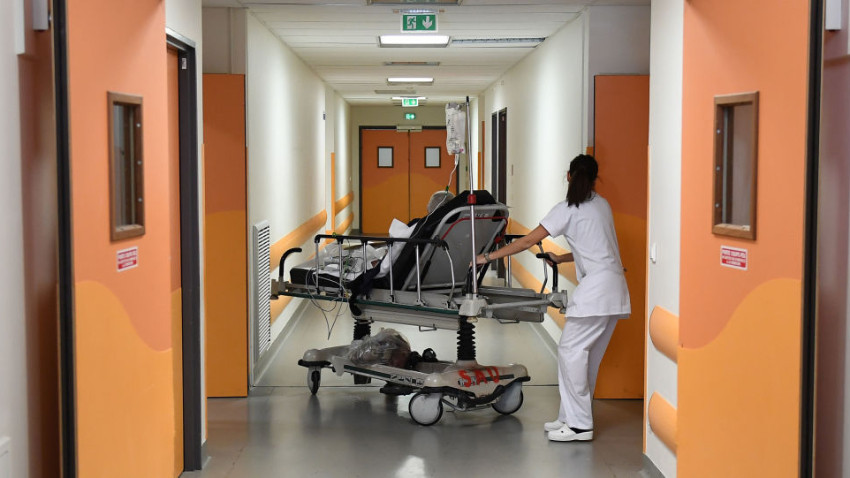 Fransa'da devlet hastanelerinin bütçesi artıyor