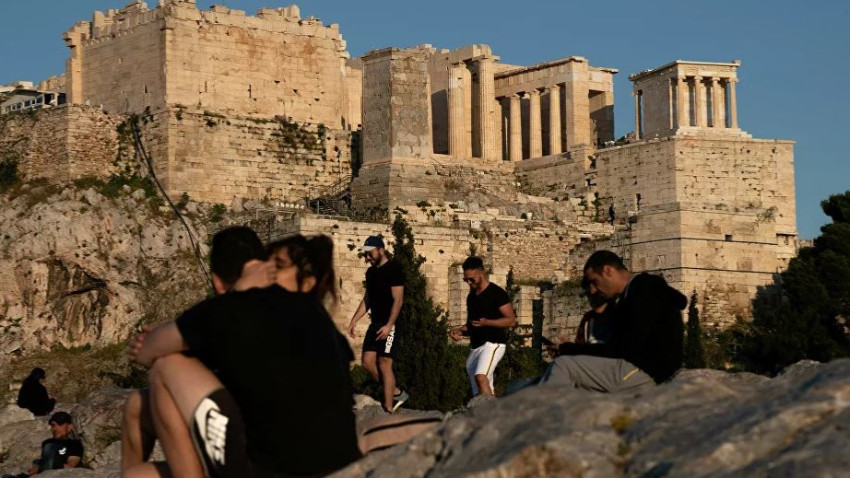 Yunanlar 1 Temmuz'dan itibaren kapıları açıyor