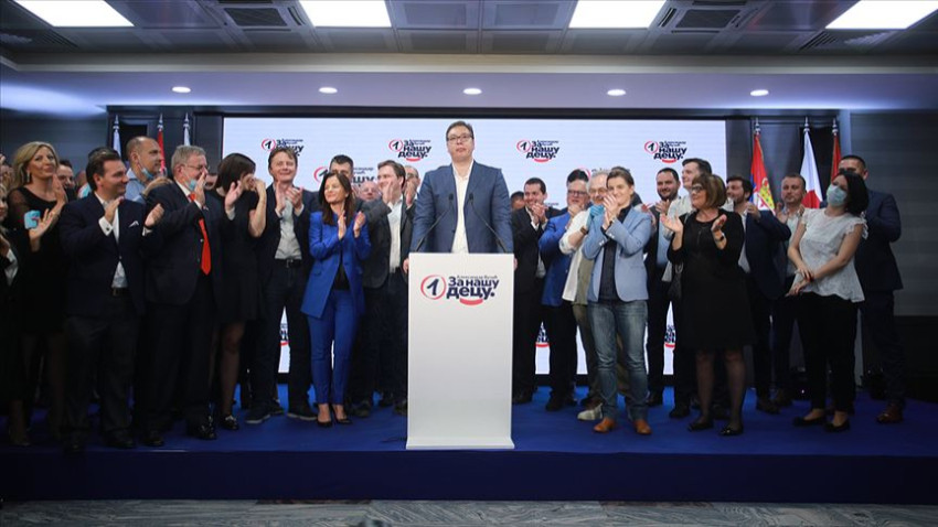 Sırbistan'da Vucic'in partisi tek başına iktidar oldu