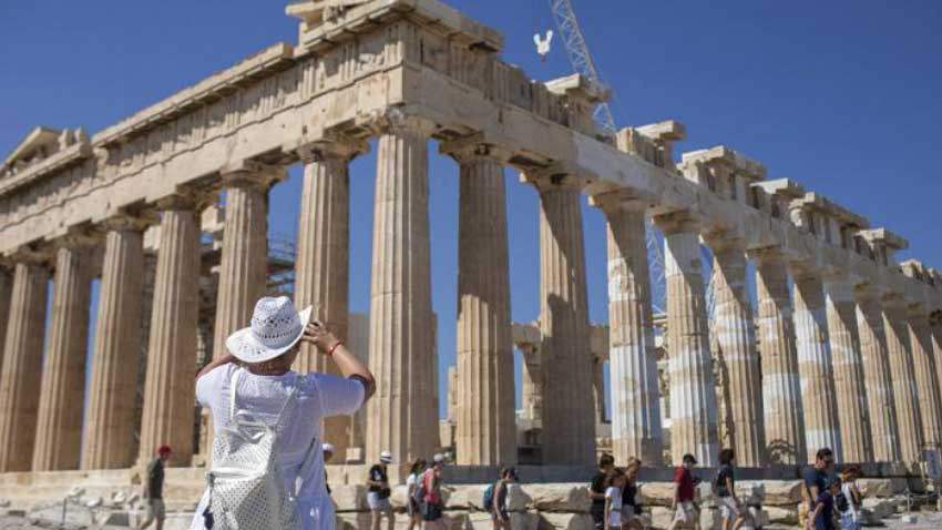 GKRY ve Yunanistan AB ülkelerinden turistlere kapılarını açıyor