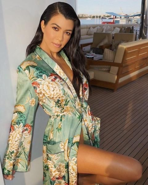 Kourtney Kardashian kusursuz fiziğini sergiledi - Sayfa 2