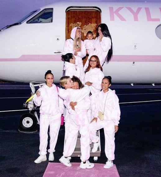 Kylie Jenner özel jetle lüks tatilde - Sayfa 2