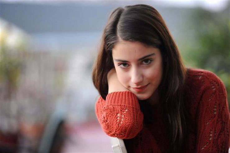 Hazal Kaya'dan Aşk-ı Memnu göndermesi - Sayfa 1